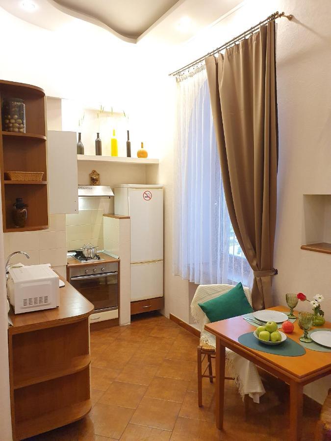 - Pechersk Area Apartment *