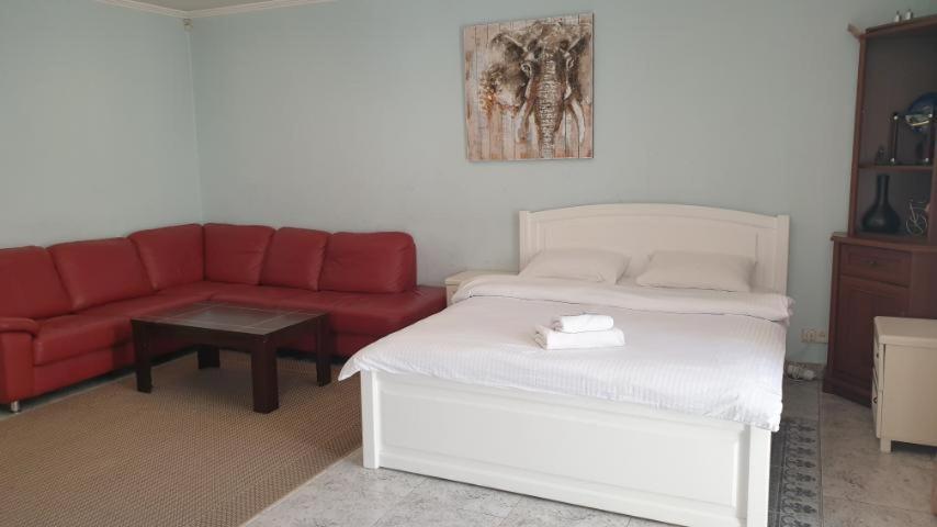- Pechersk Area Apartment *